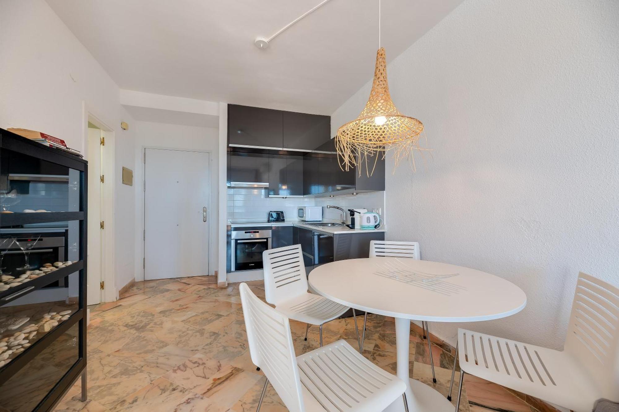 מארבלה Front Line Beach Studio Apartment מראה חיצוני תמונה