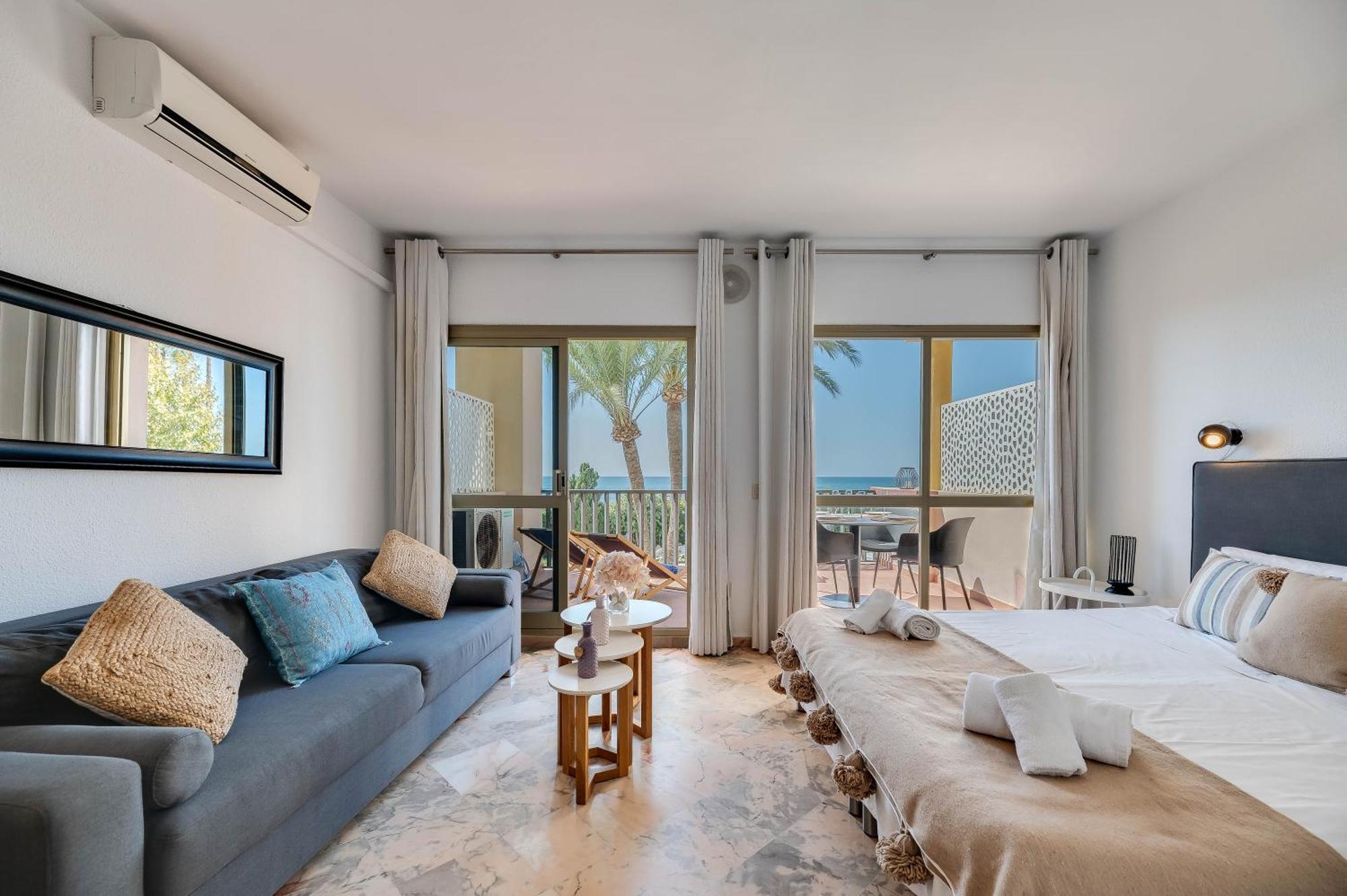 מארבלה Front Line Beach Studio Apartment מראה חיצוני תמונה