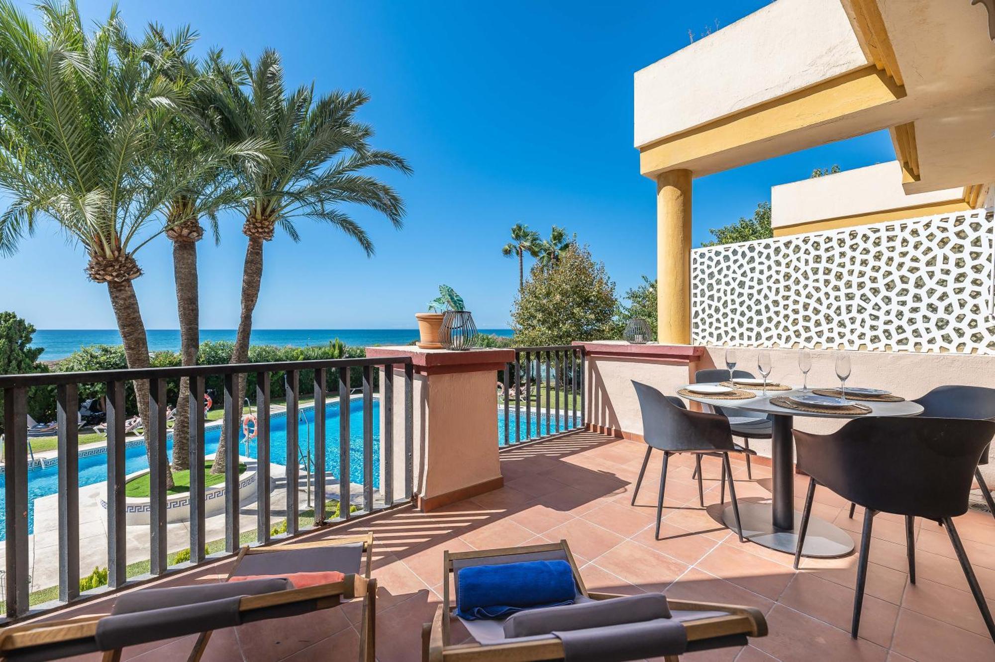 מארבלה Front Line Beach Studio Apartment מראה חיצוני תמונה